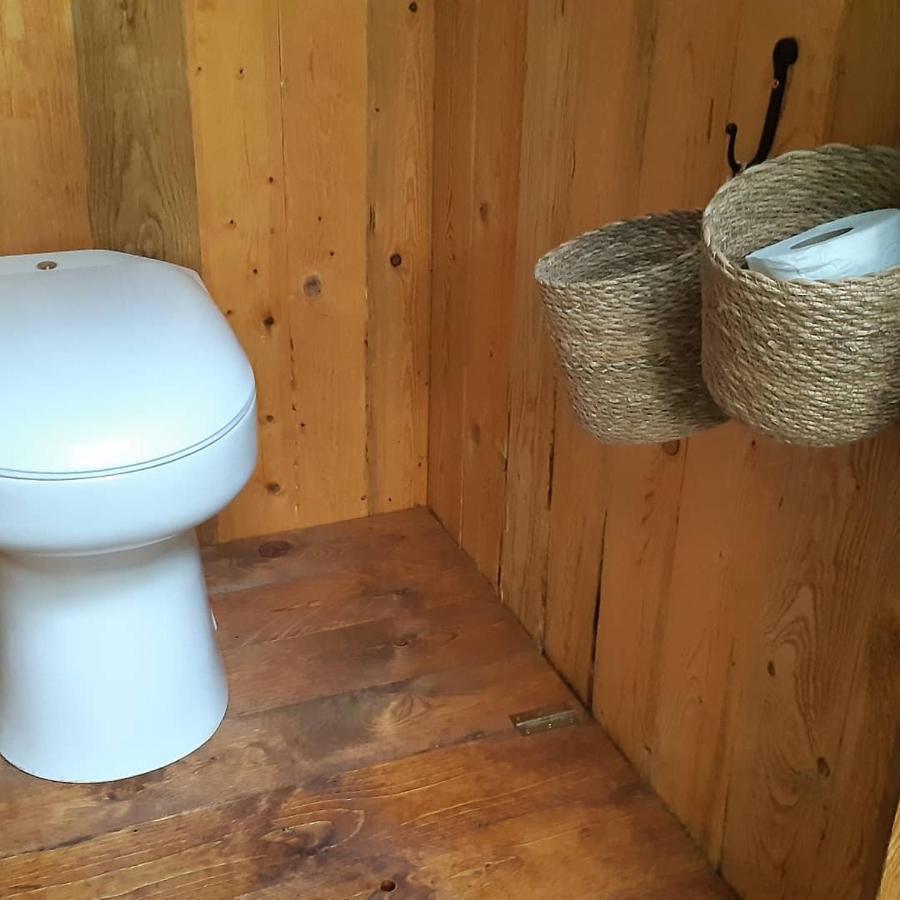 Glamping V Sadu Hotel Sadská Екстериор снимка