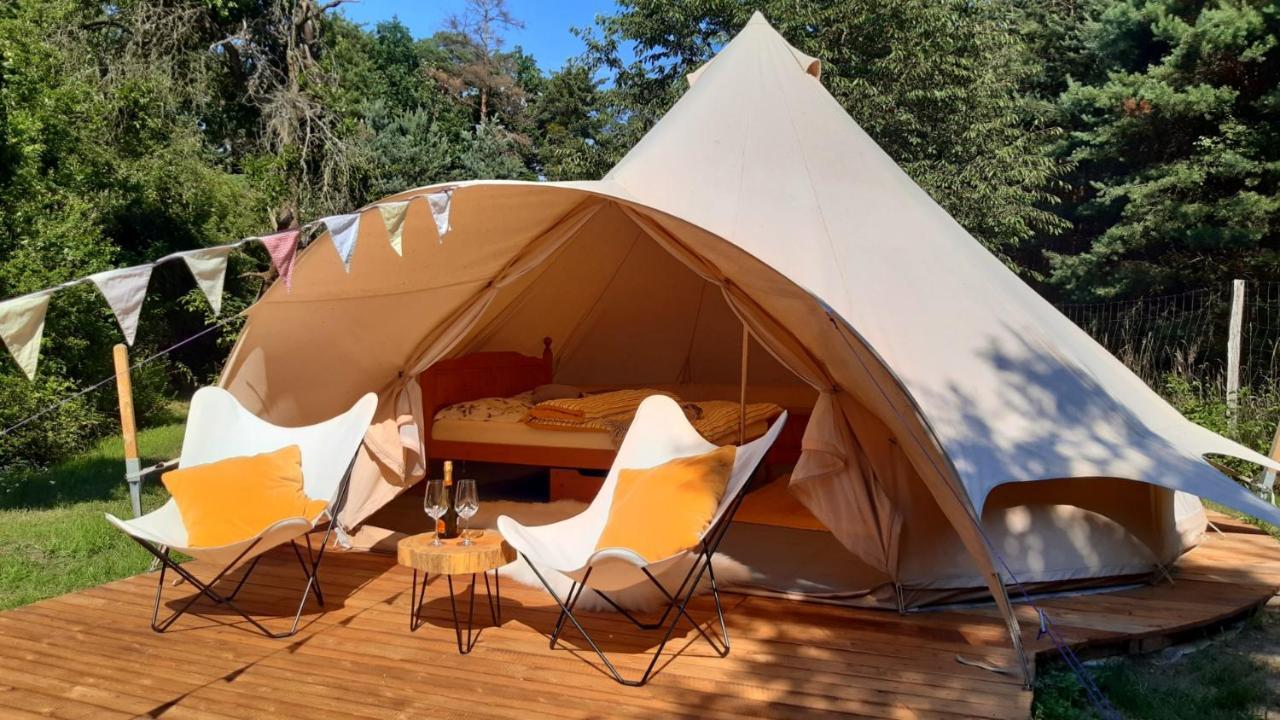 Glamping V Sadu Hotel Sadská Екстериор снимка