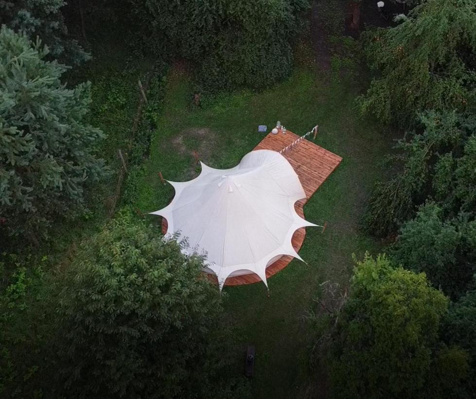 Glamping V Sadu Hotel Sadská Екстериор снимка
